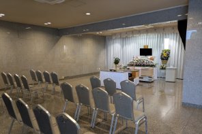 鳥居松斎場1階ホール・40名収容
