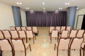 鳥居松斎場2階ホール・60名収容